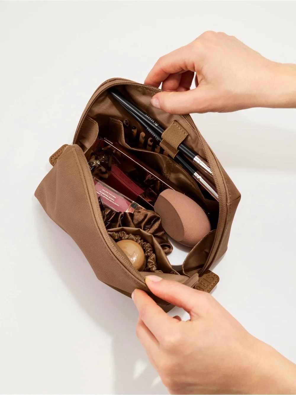 beis small cosmetic pouch camel